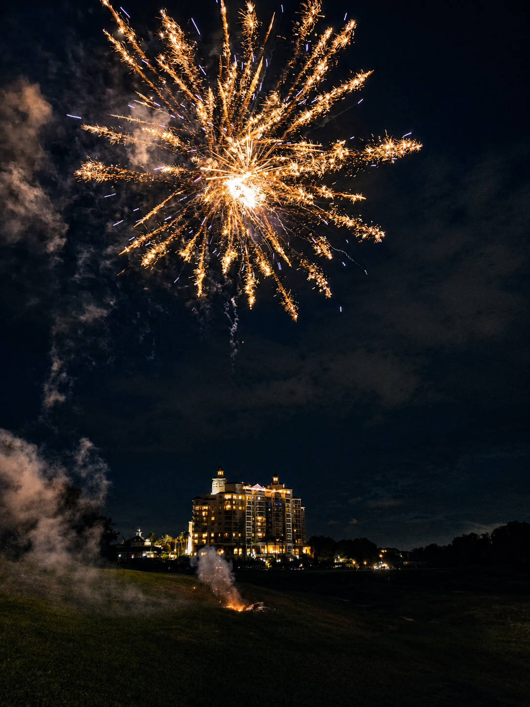 Gold firework burst over Reunion Resort on July 4th &mdash; Imperial Pyro annual Independence Day fireworks display